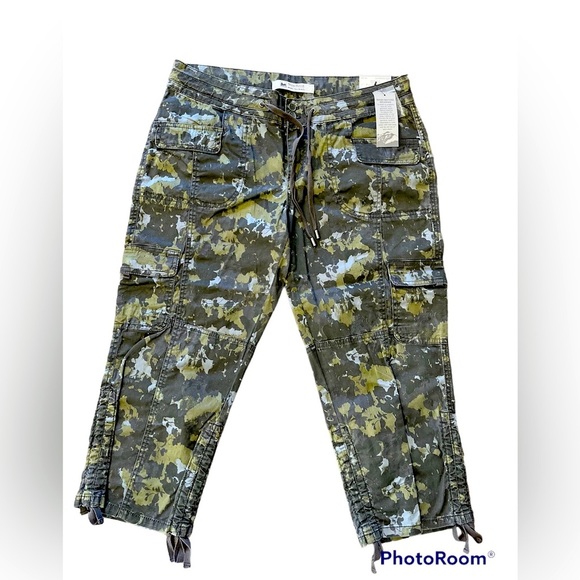 WindRiver Pants - Windriver pants capris crops size 8 camouflage mid rise green grey trousers